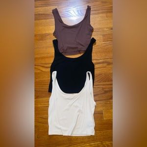Set of 3 cropped tank tops